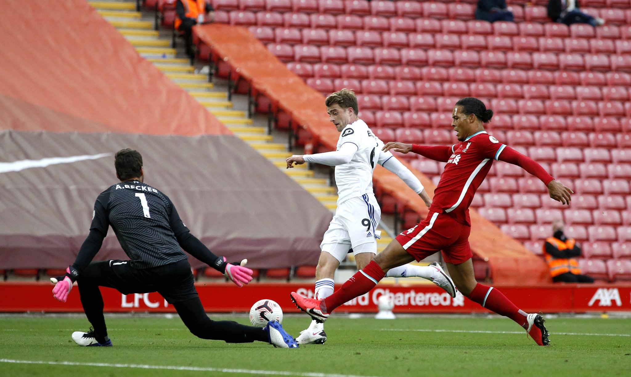 用速度和靈 用速度和靈