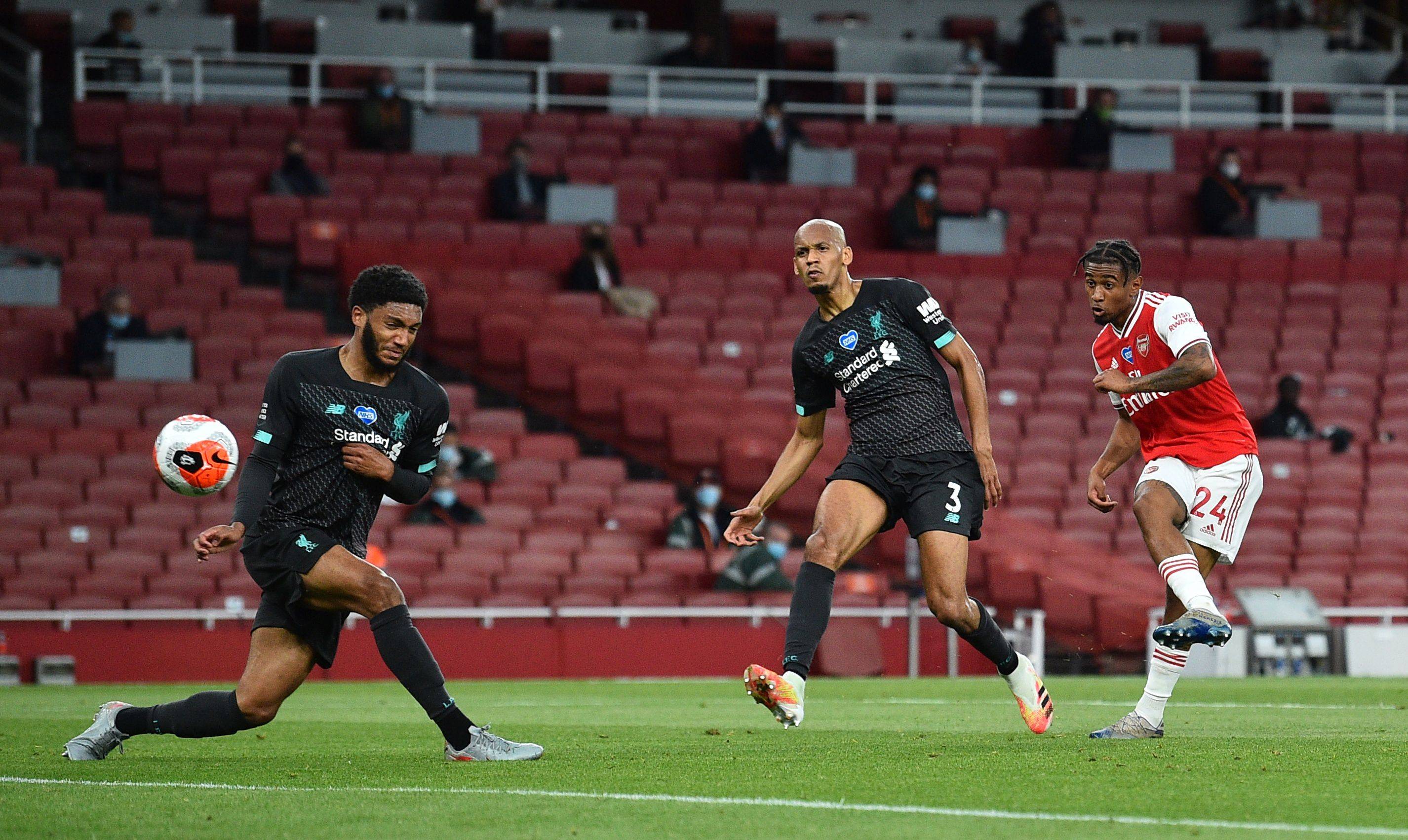 他将足球艺 他将足球艺